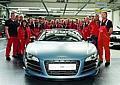 20.000 Audi R8 aus Neckarslum: Der sphärenblaue R8 GT Spyder mit 560 PS geht an einen Kunden in Deutschland und ist das exklusive Topmodell der R8-Familie. Foto: Audi/Auto-Reporter.NET